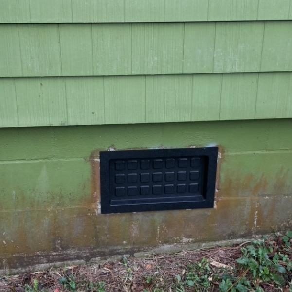 Installed crawl space vent cover in Jacksonville, FL, providing protection against moisture and pests.