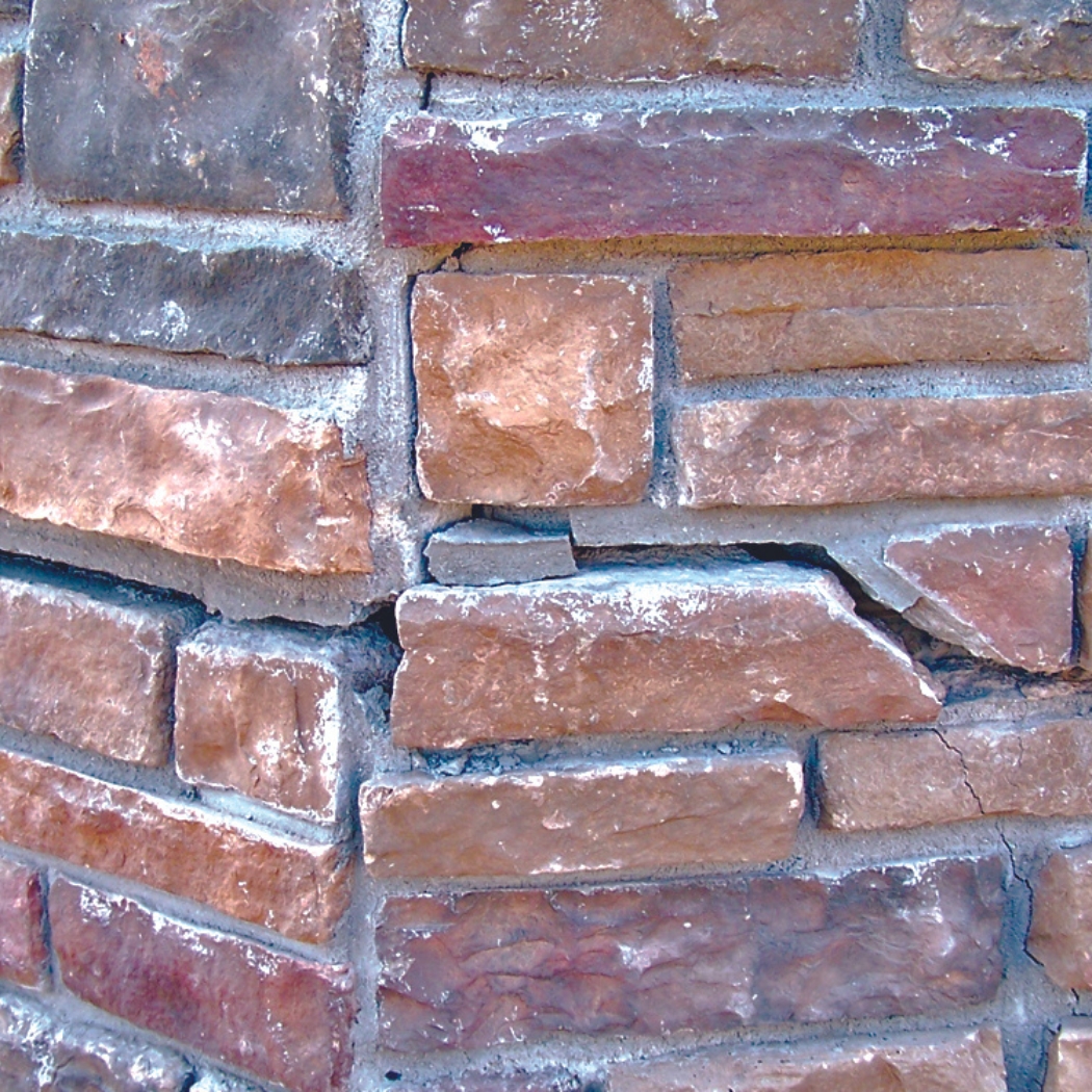 Close-up cracked mortar joints caused by foundation settlement, which need mortar crack repair in Northern Florida.