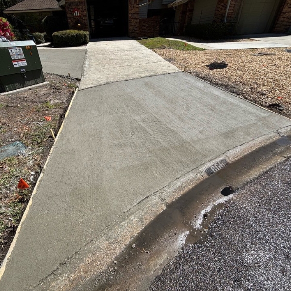 Concrete removal and replacement in the Jacksonville, FL driveway, showing fresh concrete installation.