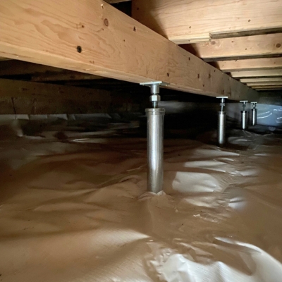 Crawl space stabilizer posts installed, a foundation wall crack repair solution in Fernandina Beach, FL.