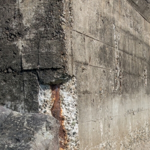Small cracks allowing saltwater intrusion, causing seawall rust in Middleburg, FL.