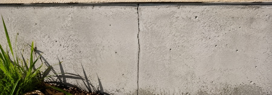 Thin vertical non-structural crack on concrete foundation wall, a minor cosmetic type of foundation cracks in Crescent City, FL.